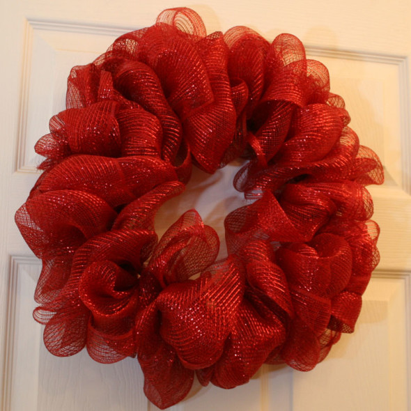 how-to-make-a-mesh-ribbon-wreath-chica-and-jo