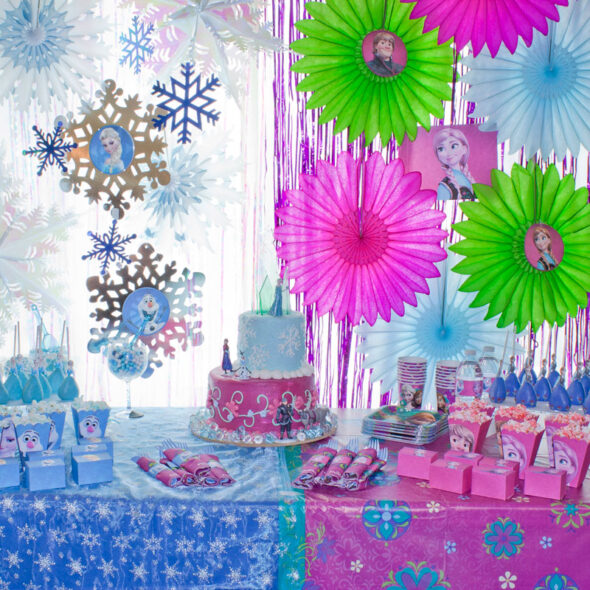 https://www.chicaandjo.com/wp-content/uploads/2014/09/frozen_birthday_party_ideas_00-590x590.jpg