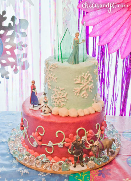 Frozen cake topper with candy ice castle | Chica and Jo