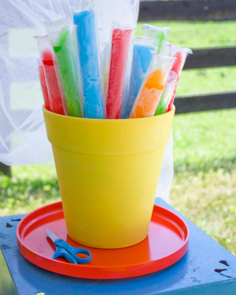 Tips for keeping guests cool at an outdoor party | Chica and Jo