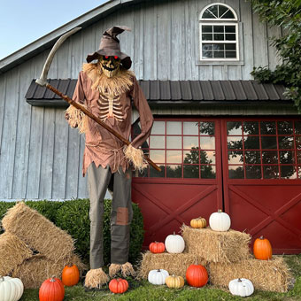 17 Giant Halloween Decorations (2024)