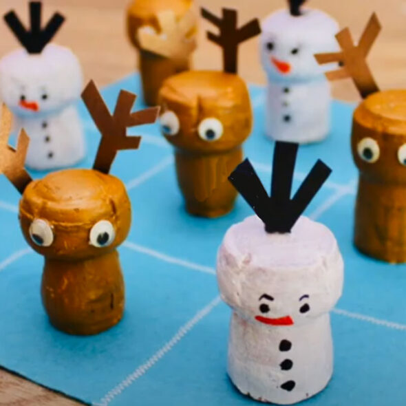 wine cork christmas crafts - tic tac toe