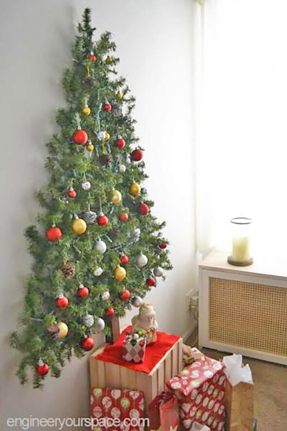 diy Christmas tree on wall