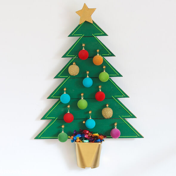 diy Christmas tree on wall