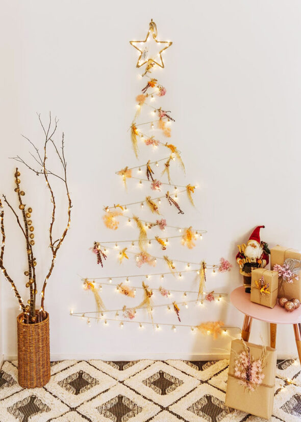 diy Christmas tree on wall