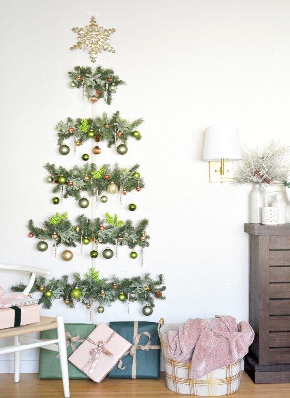 diy Christmas tree on wall