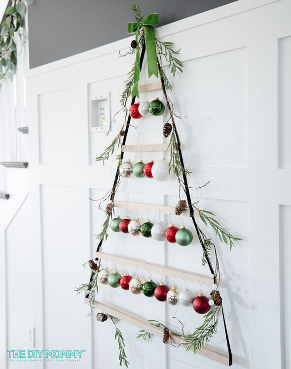 diy Christmas tree on wall