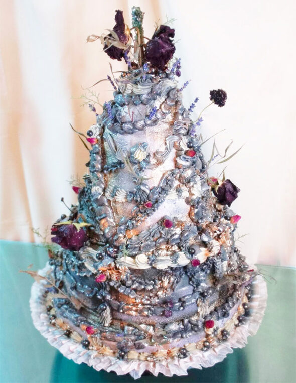 trendy chaos cake wedding modern